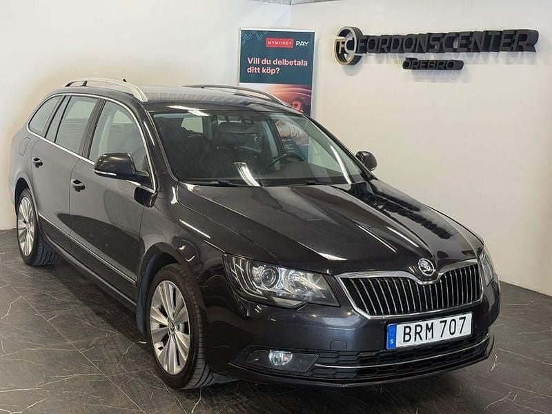 Svart Begagnad 2015 Skoda Superb Kombi | 94 900 kr (Bra pris) - Bild 1/4