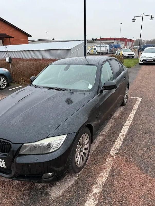 Begagnad 2009 BMW 320 Sedan | 37 499 kr (Bra pris) - Bild 1/4