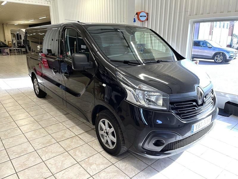 Svart Begagnad 2015 Renault Trafic Van | 125 000 kr (Marknadspris) - Bild 1/4