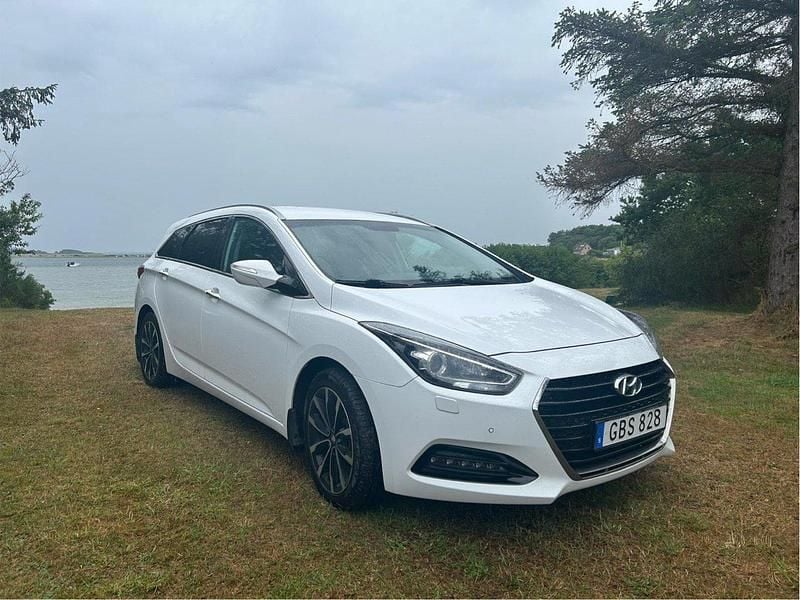 Vit Begagnad 2016 Hyundai i40 Kombi | 99 000 kr (Marknadspris) - Bild 1/4