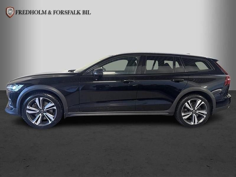 Begagnad Volvo V60 CC SE 197 HK (144 kW) 2021 Svart Kombi