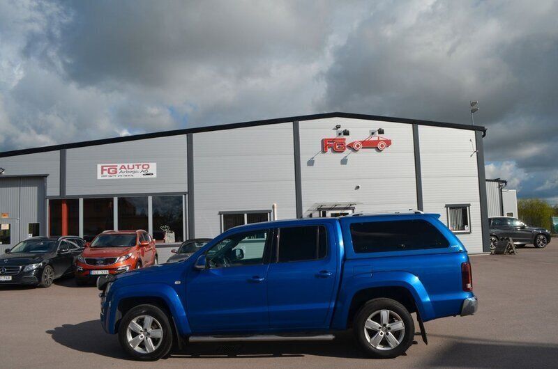 Blå Begagnad 2017 VW Amarok Aventura Pickup | 224 900 kr (Marknadspris) - Bild 1/4