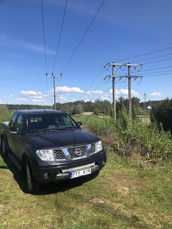 Svart Begagnad 2008 Nissan Navara Pickup | 50 000 kr (Superpris) - Bild 1/4