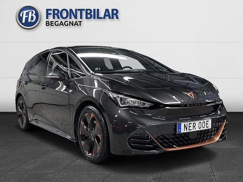 Mörkgrå (grå) Begagnad 2022 Cupra Born e-Boost Halvkombi | 294 900 kr (Marknadspris) - Bild 1/3