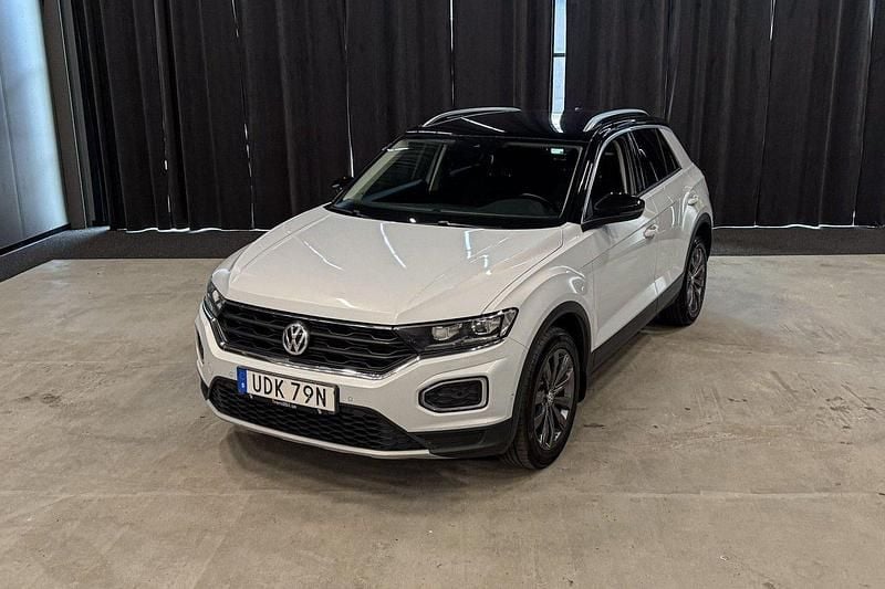 Vit Begagnad 2019 VW T-Roc Beats SUV | 179 900 kr (Marknadspris) - Bild 1/4