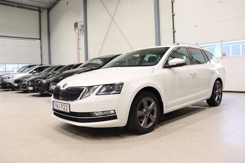 Vit Begagnad 2018 Skoda Octavia Style Kombi | 189 800 kr (Marknadspris) - Bild 1/4