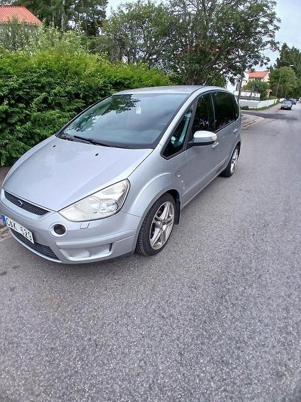 Silver Begagnad 2006 Ford S-MAX S Minibuss | 35 000 kr (Marknadspris) - Bild 1/4