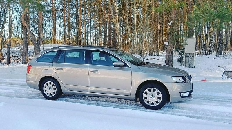 Brun Begagnad 2014 Skoda Octavia Ambition Kombi | 99 000 kr (Marknadspris) - Bild 1/3