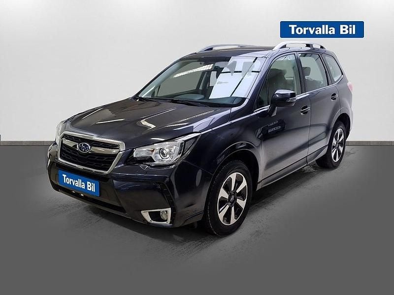 Mörkgrå Begagnad 2018 Subaru Forester SUV | 239 900 kr (Marknadspris) - Bild 1/3