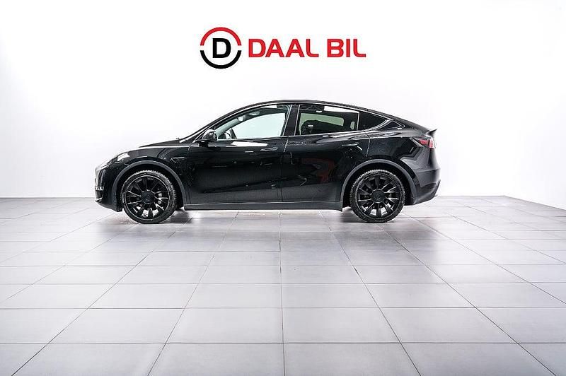 Svart Begagnad 2023 Tesla Model Y Long Range AWD SUV | 414 700 kr (Bra pris) - Bild 1/4