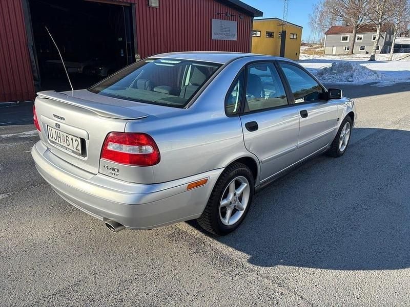 Begagnad Volvo S40 163 HK (119 kW) 2003 Ljusgrå Sedan