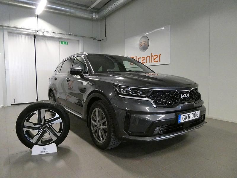 Grå Begagnad 2022 Kia Sorento Advance SUV | 429 900 kr (Marknadspris) - Bild 1/4