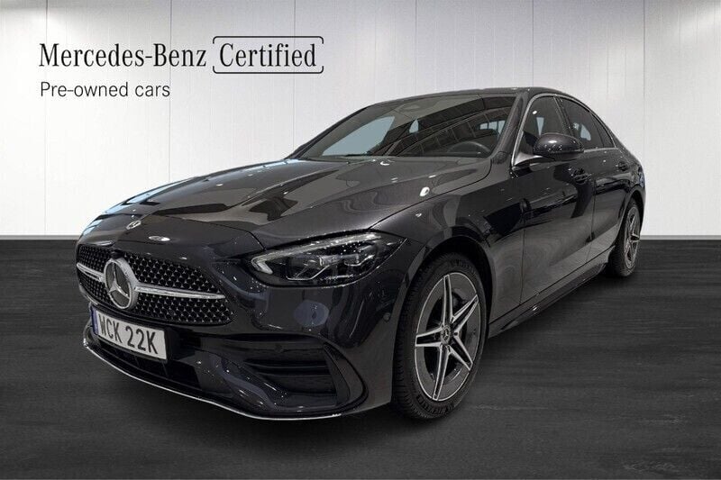 Grå (grey) Begagnad 2024 Mercedes C300e Advanced Plus Sedan | 549 900 kr (Lite dyr) - Bild 1/4