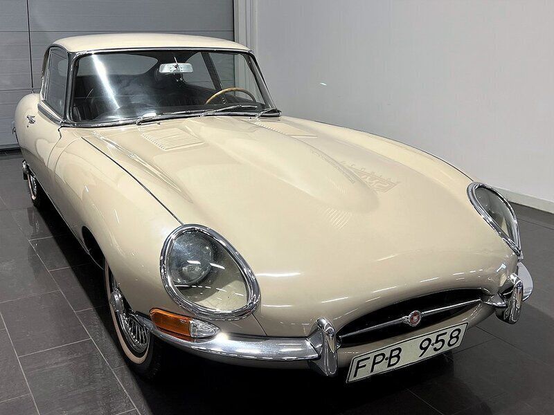 Begagnad Jaguar E-Type 269 HK (197 kW) 1967 Grå Sportkupé