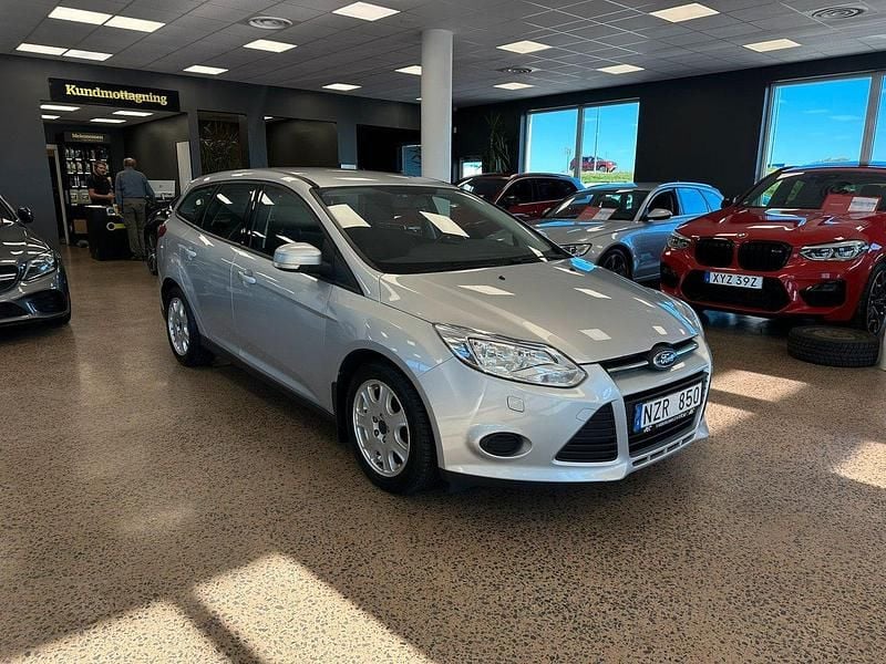Grå Begagnad 2013 Ford Focus Trend Kombi | 49 900 kr (Marknadspris) - Bild 1/4