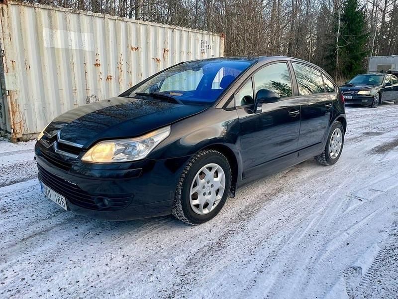 Svart Begagnad 2007 Citroën C4 Halvkombi | 24 900 kr (Marknadspris) - Bild 1/4