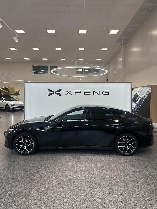 Begagnad XPENG P7 347 kW (473 HK) 2023 Svart Sedan