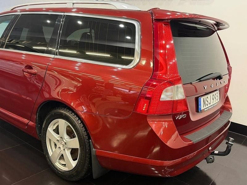 Begagnad Volvo V70 Summum 163 HK (119 kW) 2010 Röd Kombi