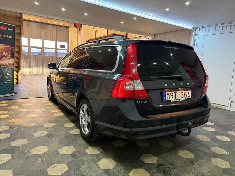 Begagnad Volvo V70 Momentum 180 HK (132 kW) 2011 Grå Kombi