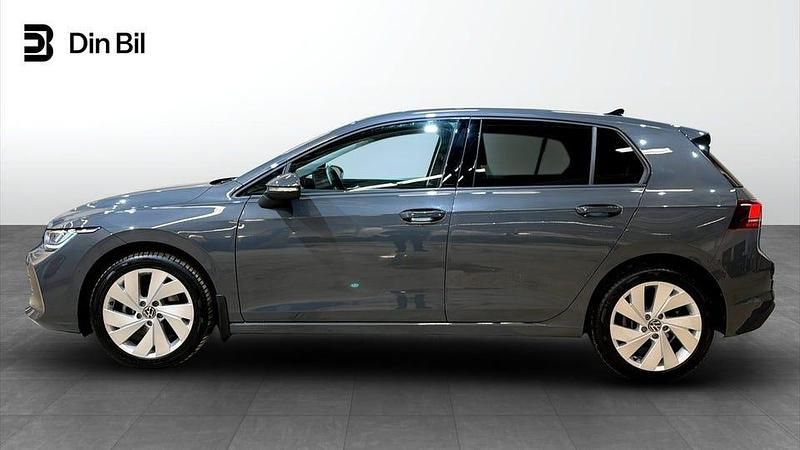 Begagnad VW Golf VIII Comfortline 150 HK (110 kW) 2025 Dolphin grey metallic Halvkombi