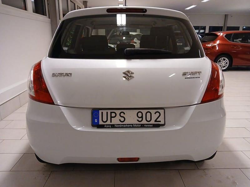 Begagnad Suzuki Swift 94 HK (69 kW) 2013 Vit Halvkombi