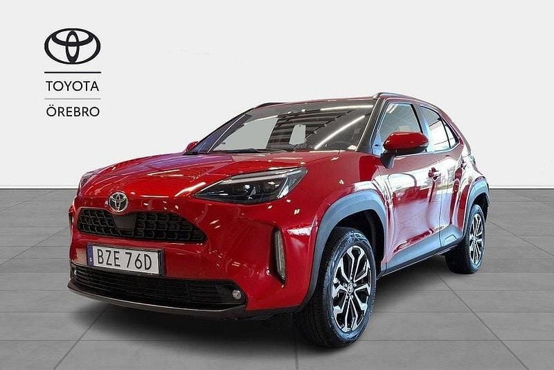 Röd Begagnad 2024 Toyota Yaris Cross Active SUV | 329 900 kr (Lite dyr) - Bild 1/4