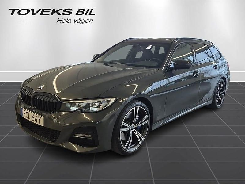 Grå Begagnad 2020 BMW 330 M Sport Kombi | 399 900 kr (Dyr) - Bild 1/4