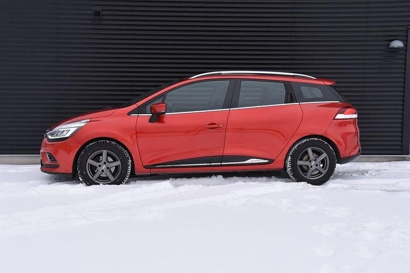 Begagnad Renault Clio IV Intens 90 HK (66 kW) 2019 Röd Kombi