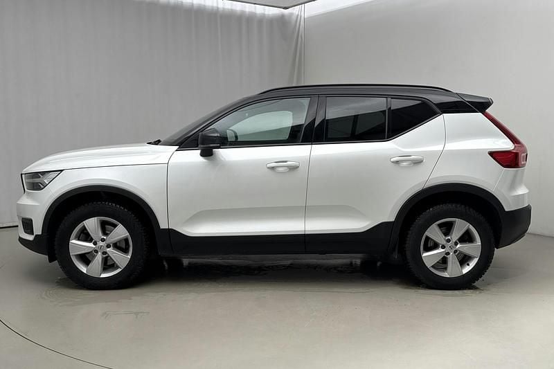 Begagnad Volvo XC40 R-Design 197 HK (144 kW) 2022 Vit SUV