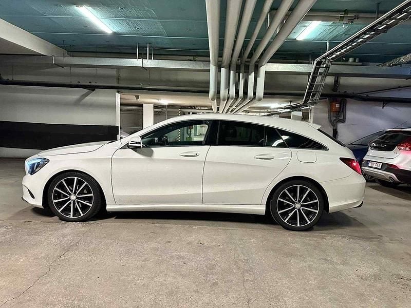 Vit Begagnad 2017 Mercedes CLA200 Shooting Brake Kombi | 160 000 kr (Bra pris) - Bild 1/4