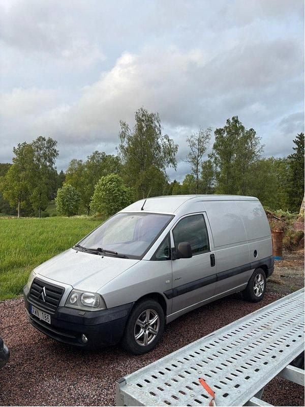 Silver Begagnad 2006 Citroën Jumpy Minibuss | 35 000 kr (Marknadspris) - Bild 1/4