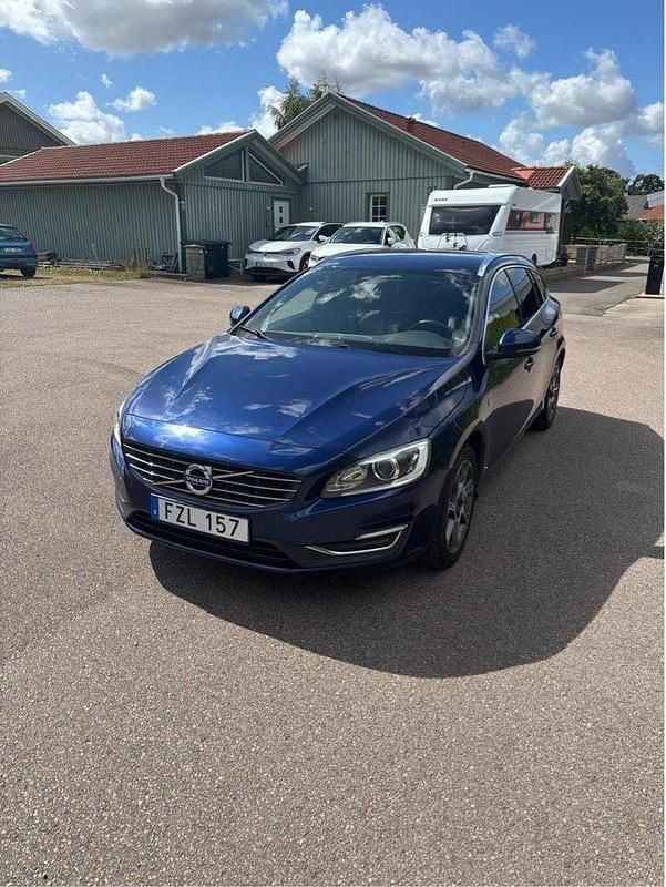 Blå Begagnad 2016 Volvo V60 Momentum Kombi | 117 000 kr (Bra pris) - Bild 1/4