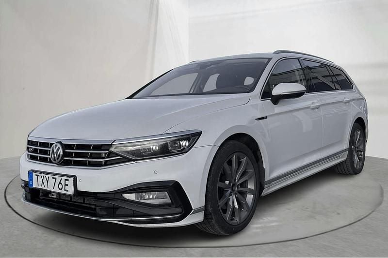 Vit Begagnad 2020 VW Passat GT Sedan | 209 000 kr (Bra pris) - Bild 1/4