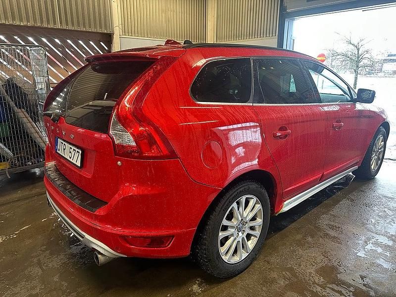 Begagnad Volvo XC60 R-Design 175 HK (128 kW) 2010 Röd SUV