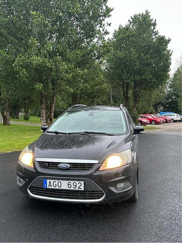 Svart Begagnad 2009 Ford Focus Titanium Kombi | 19 000 kr - Bild 1/4