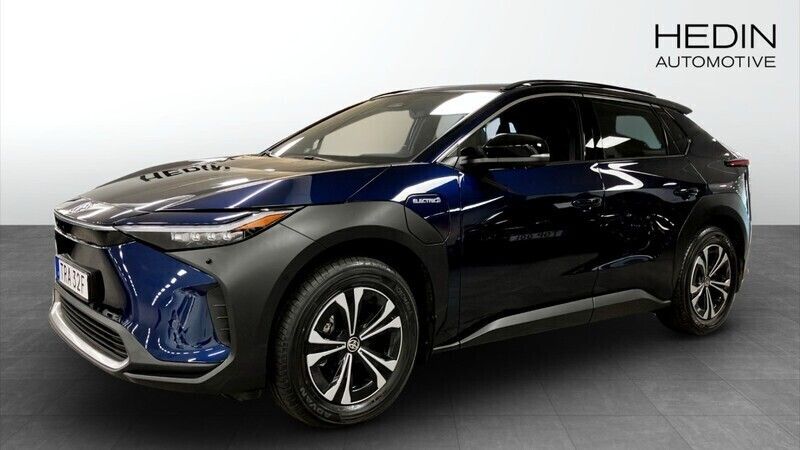Mörkblå (blue) Begagnad 2023 Toyota bZ4X Executive SUV | 420 000 kr (Bra pris) - Bild 1/4