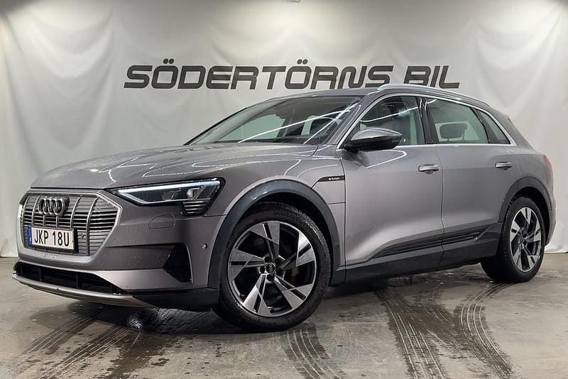 Grå Begagnad 2022 Audi e-tron Proline SUV | 329 900 kr (Bra pris) - Bild 1/2