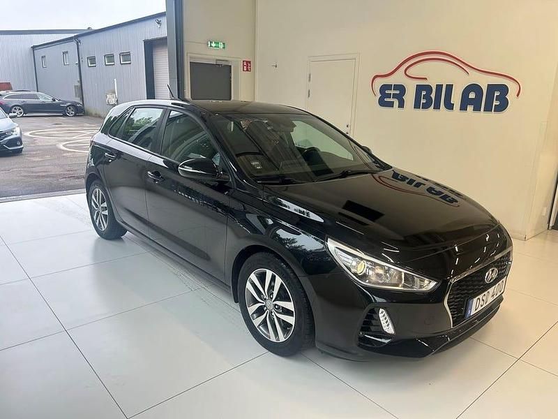 Svart Begagnad 2018 Hyundai i30 Halvkombi | 157 800 kr (Lite dyr) - Bild 1/4