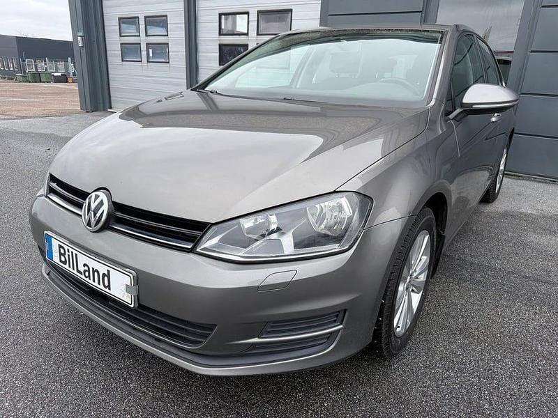 Grå Begagnad 2014 VW Golf VII Halvkombi | 69 900 kr (Marknadspris) - Bild 1/4