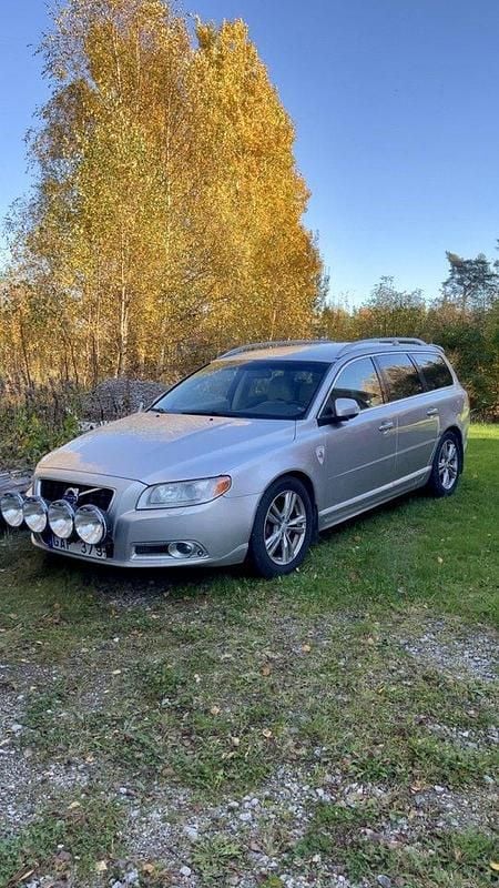 Grå Begagnad 2008 Volvo V70 Kombi | 40 000 kr (Superpris) - Bild 1/4