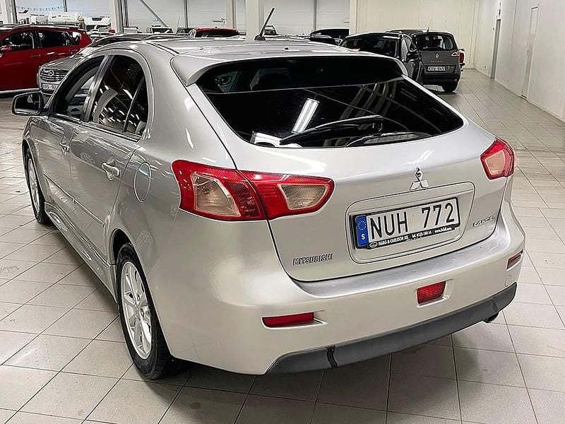Begagnad Mitsubishi Lancer Sportback 140 HK (102 kW) 2011 Silver Halvkombi