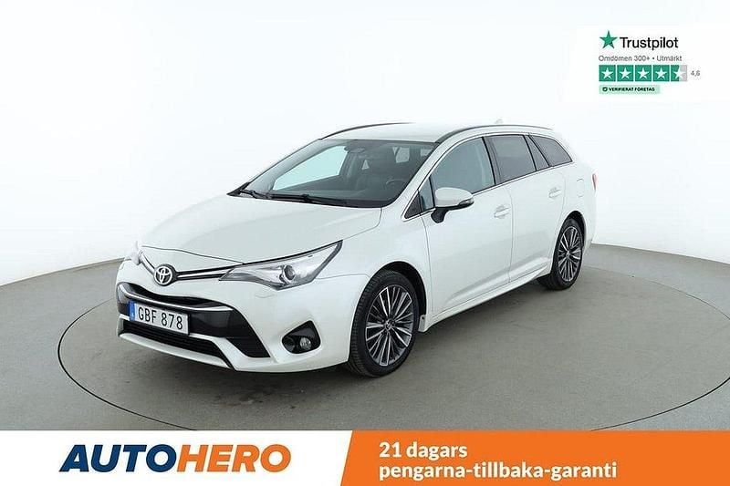 Vit Begagnad 2017 Toyota Avensis Kombi | 179 000 kr (Marknadspris) - Bild 1/4