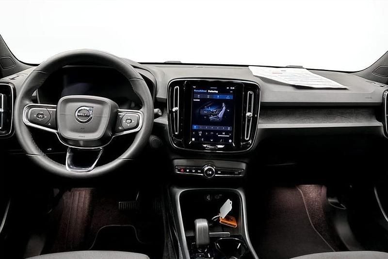 Begagnad Volvo XC40 Core 175 kW (238 HK) 2023 Grå SUV