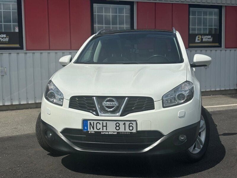 Vit Begagnad 2012 Nissan Qashqai +2 SUV | 94 900 kr (Marknadspris) - Bild 1/4