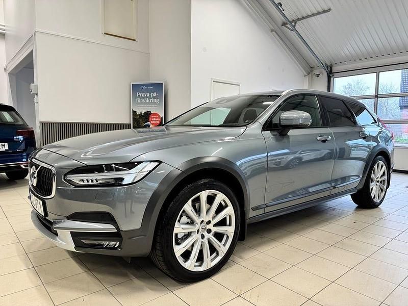 Gråmetallick Begagnad 2019 Volvo V90 CC Momentum Kombi | 359 900 kr (Marknadspris) - Bild 1/4