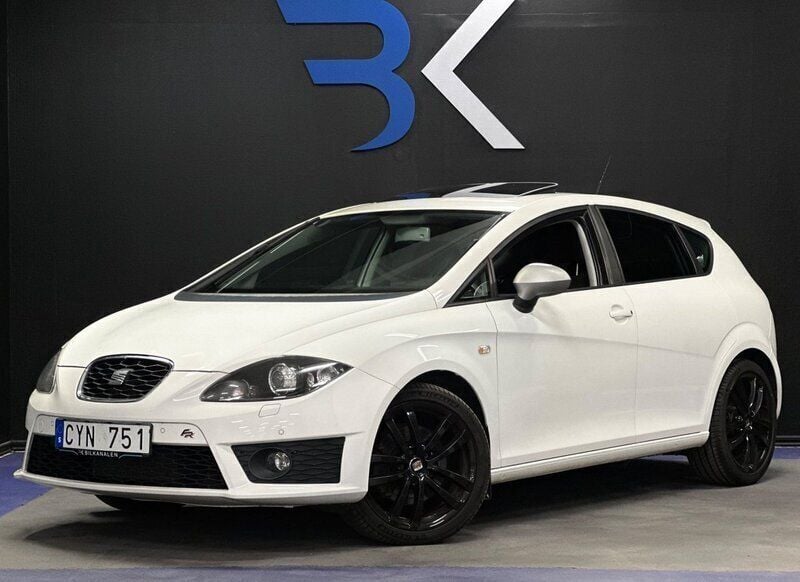 Vit Begagnad 2010 Seat Leon FR Halvkombi | 119 900 kr - Bild 1/4