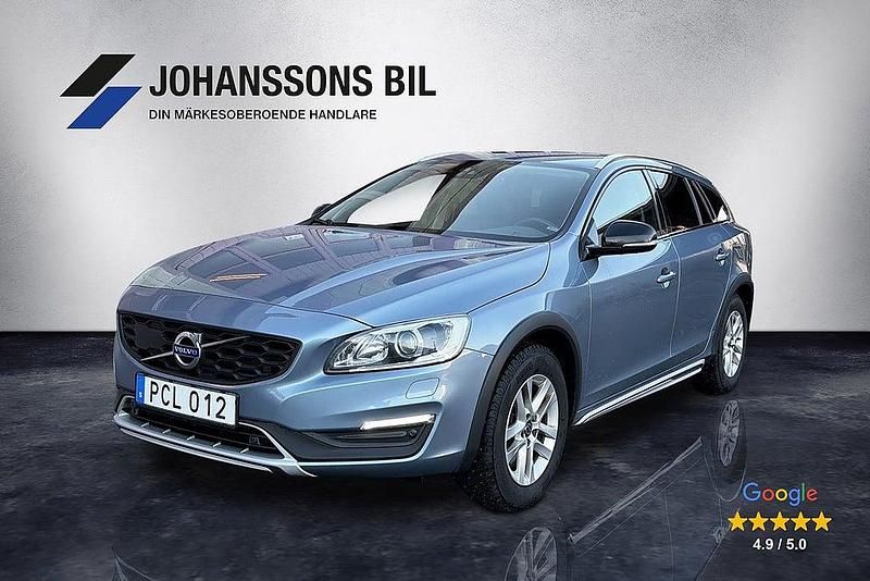 Ljusblå (blå) Begagnad 2016 Volvo V60 CC Summum Kombi | 139 900 kr (Marknadspris) - Bild 1/4