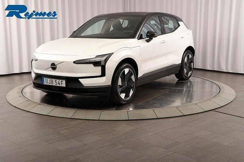 Vit (crystal white metallic) Ny 2025 Volvo EX30 Plus SUV | 504 900 kr (Marknadspris) - Bild 1/4