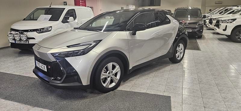 Begagnad Toyota C-HR Edition 226 HK (166 kW) 2024 Silver SUV