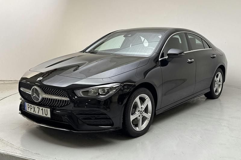 Svart Begagnad 2023 Mercedes CLA250 AMG line Sedan | 315 000 kr - Bild 1/4